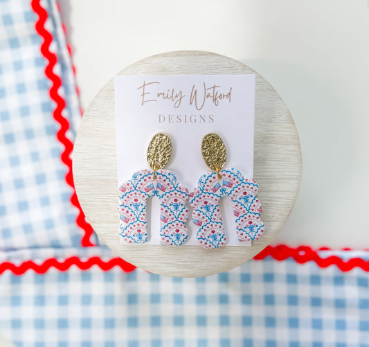 Flag Print Scallop Arch