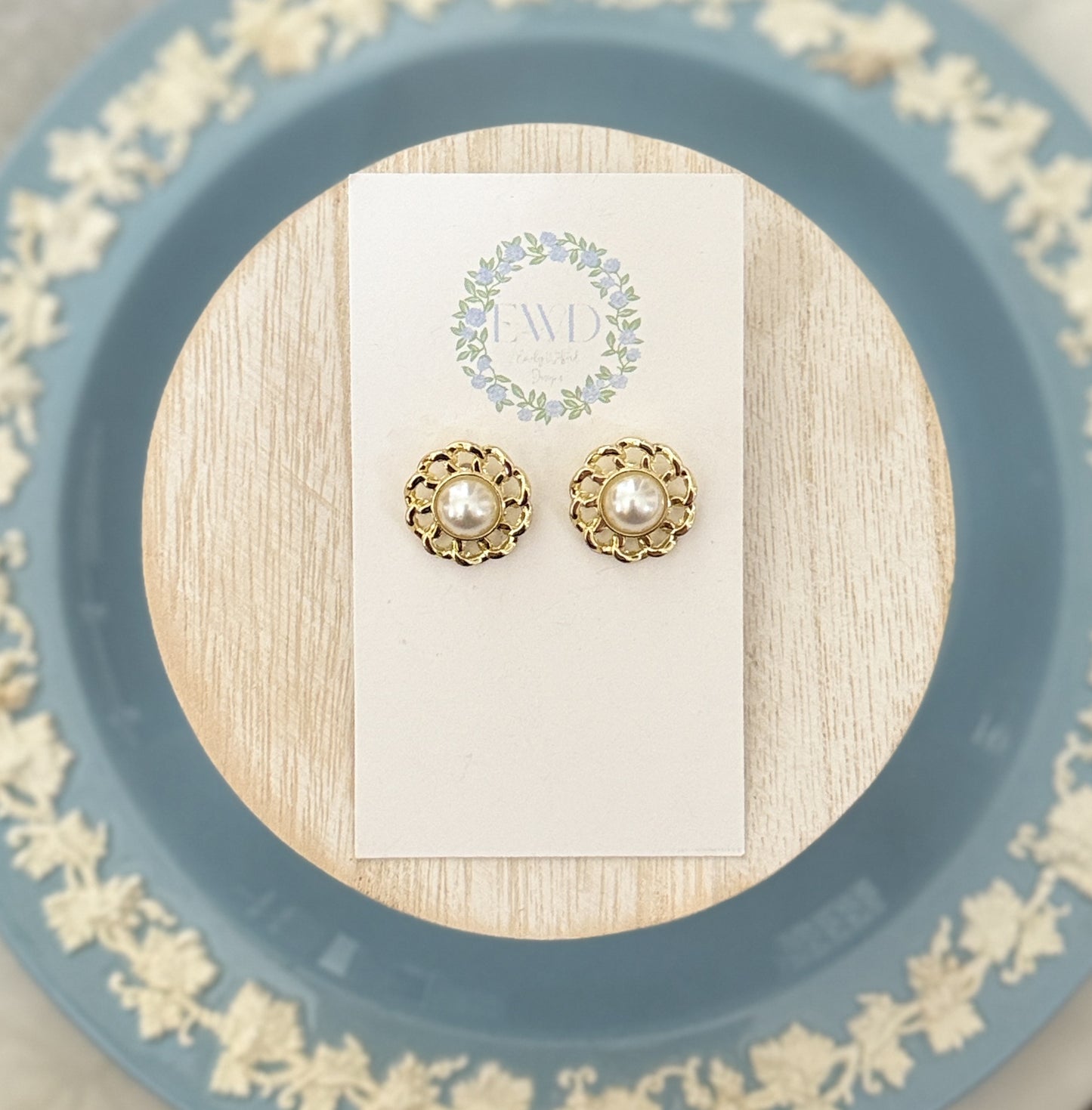 Pearl Chain Circle Stud