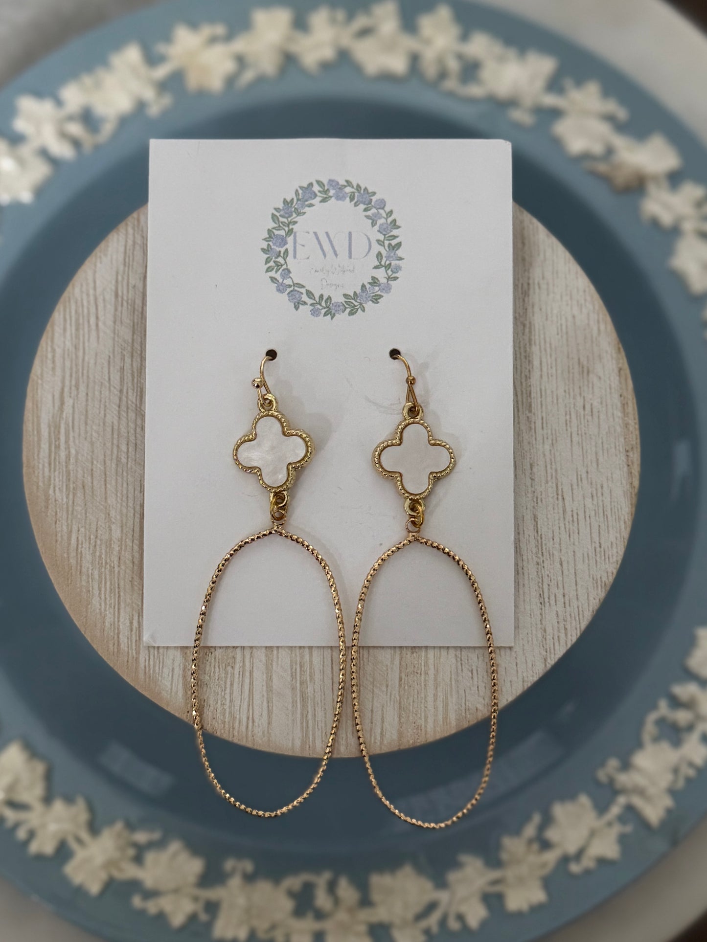Clover Oval Dangle