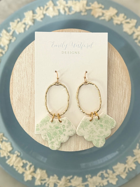 Green Floral Scallop Hook