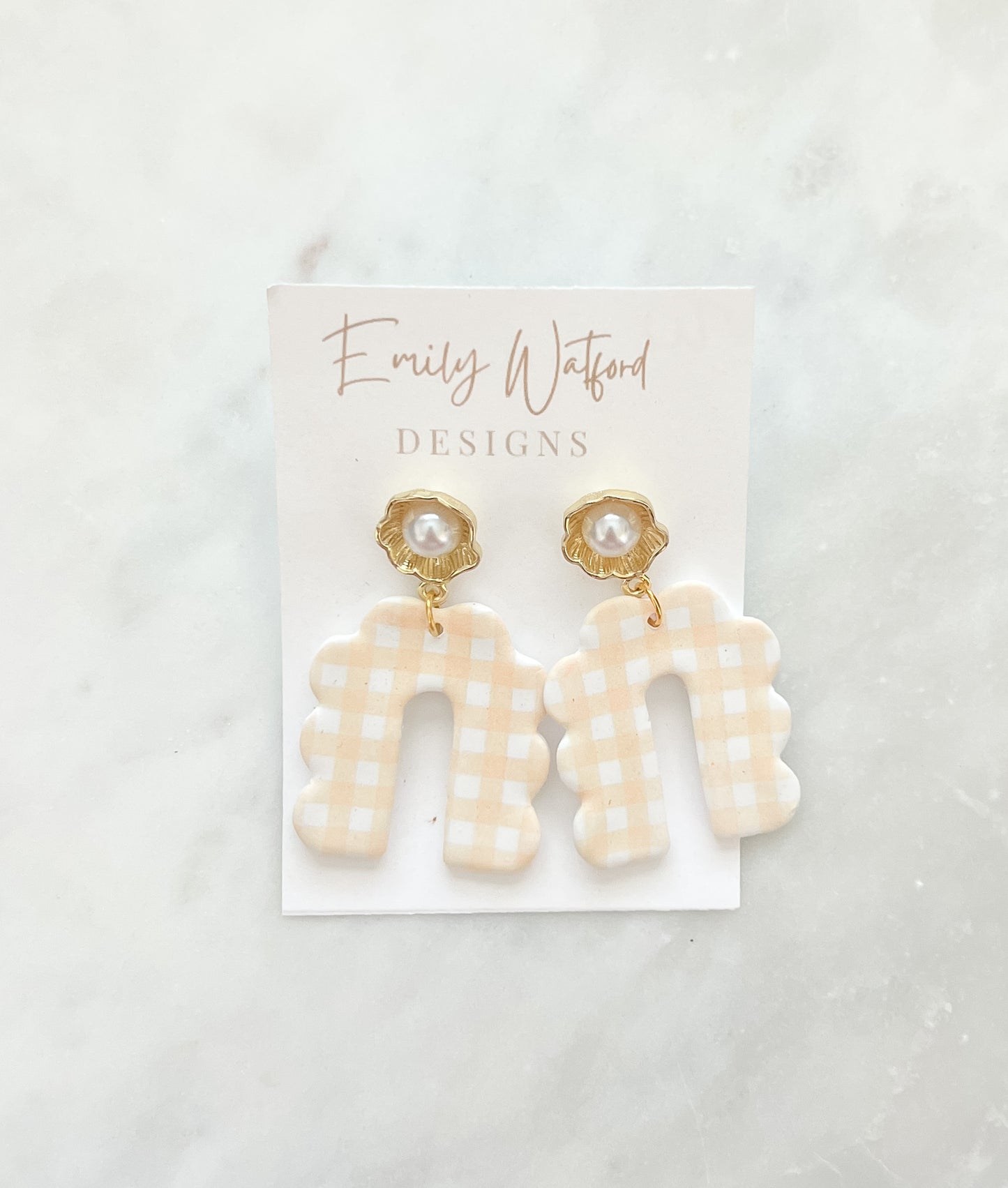 Yellow Gingham Scallop Arch