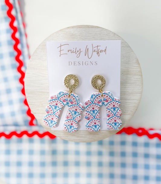 Flag Print Scallop Arch