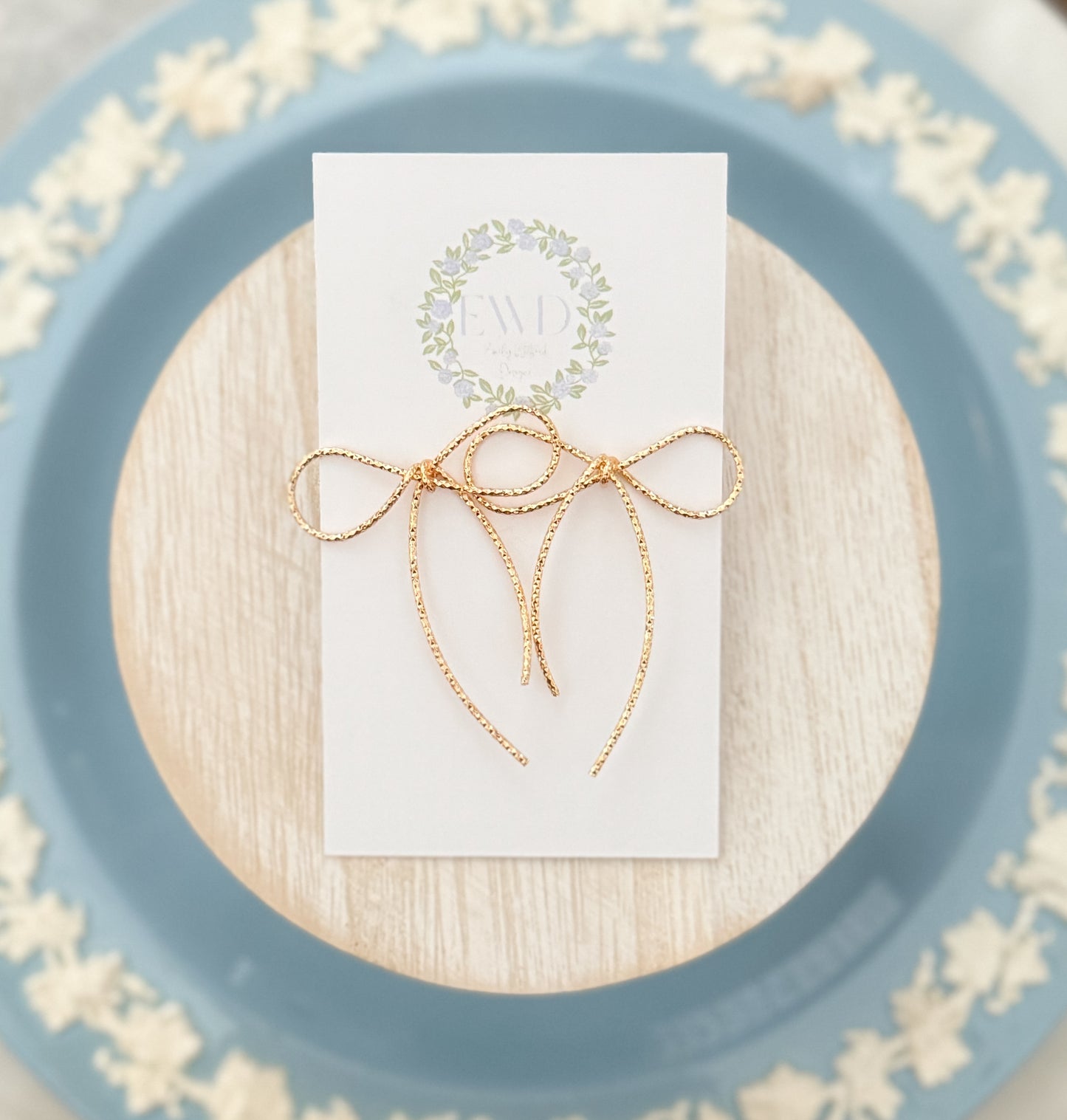 Wire Bow Stud