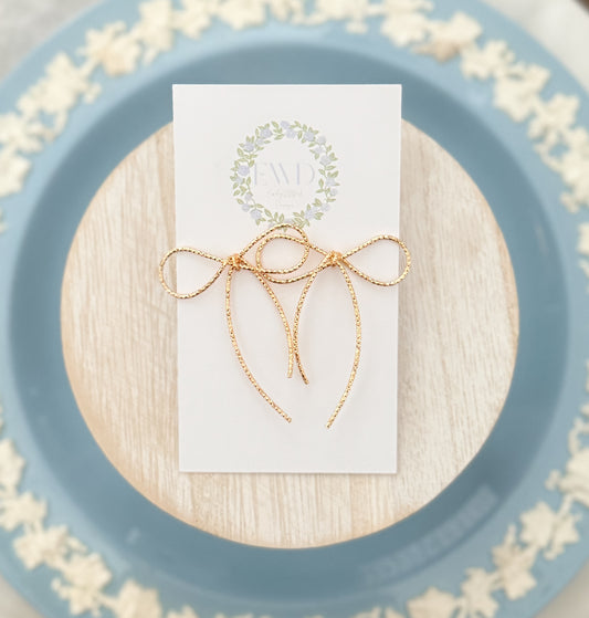 Wire Bow Stud